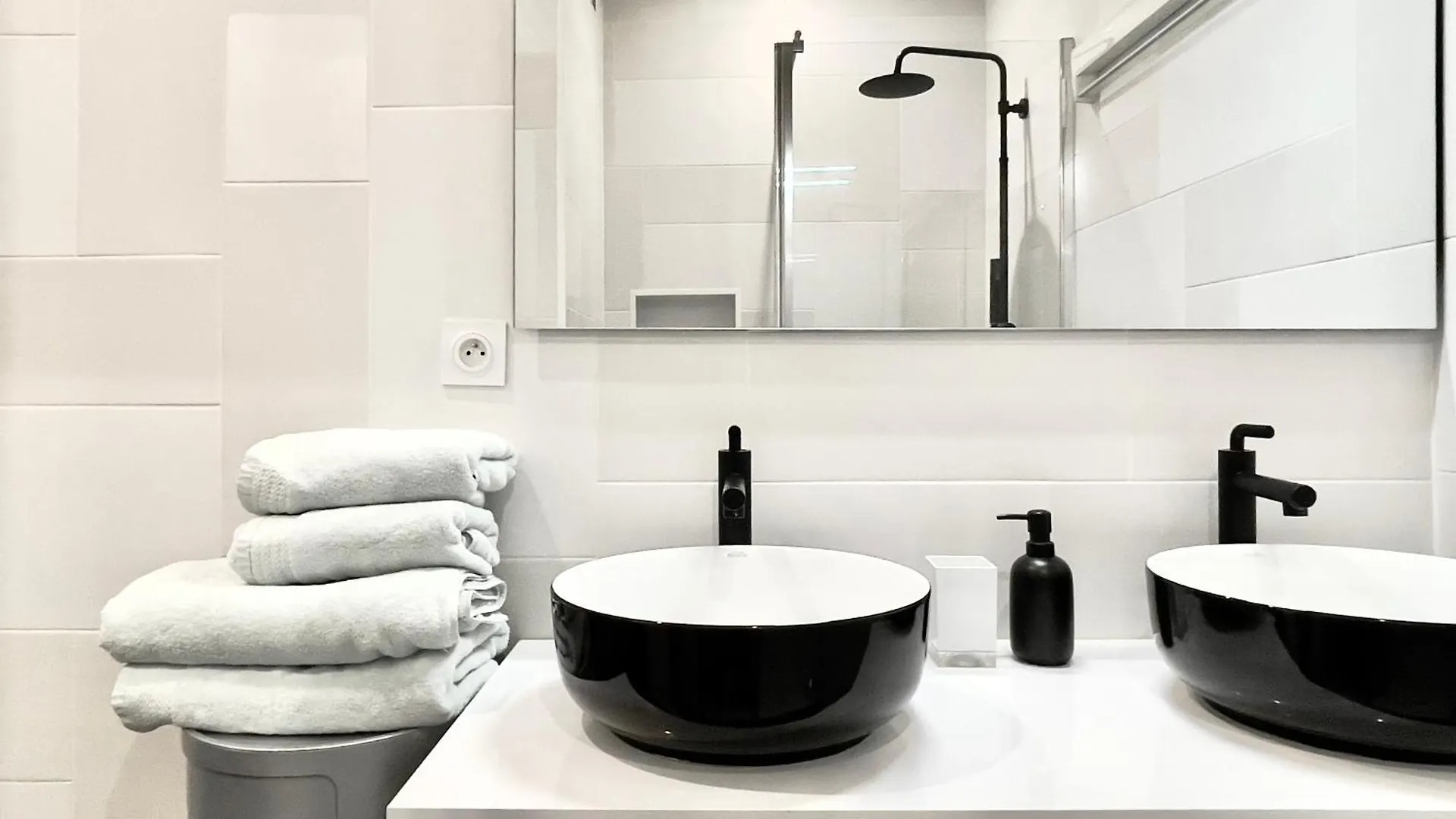 Appartamento Superbe Appartement Cote Jardin Parigi Francia